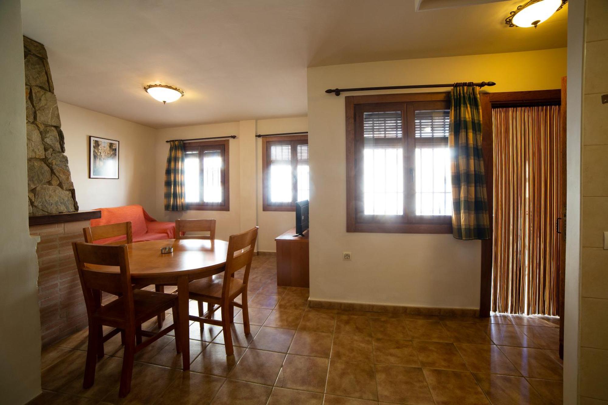 Apartamentos Berrocal Alcala del Jucar Εξωτερικό φωτογραφία